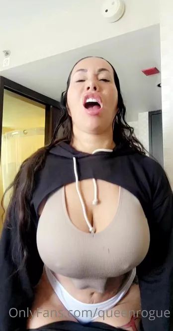 andrei iordan recommends Queenrouge Onlyfans
