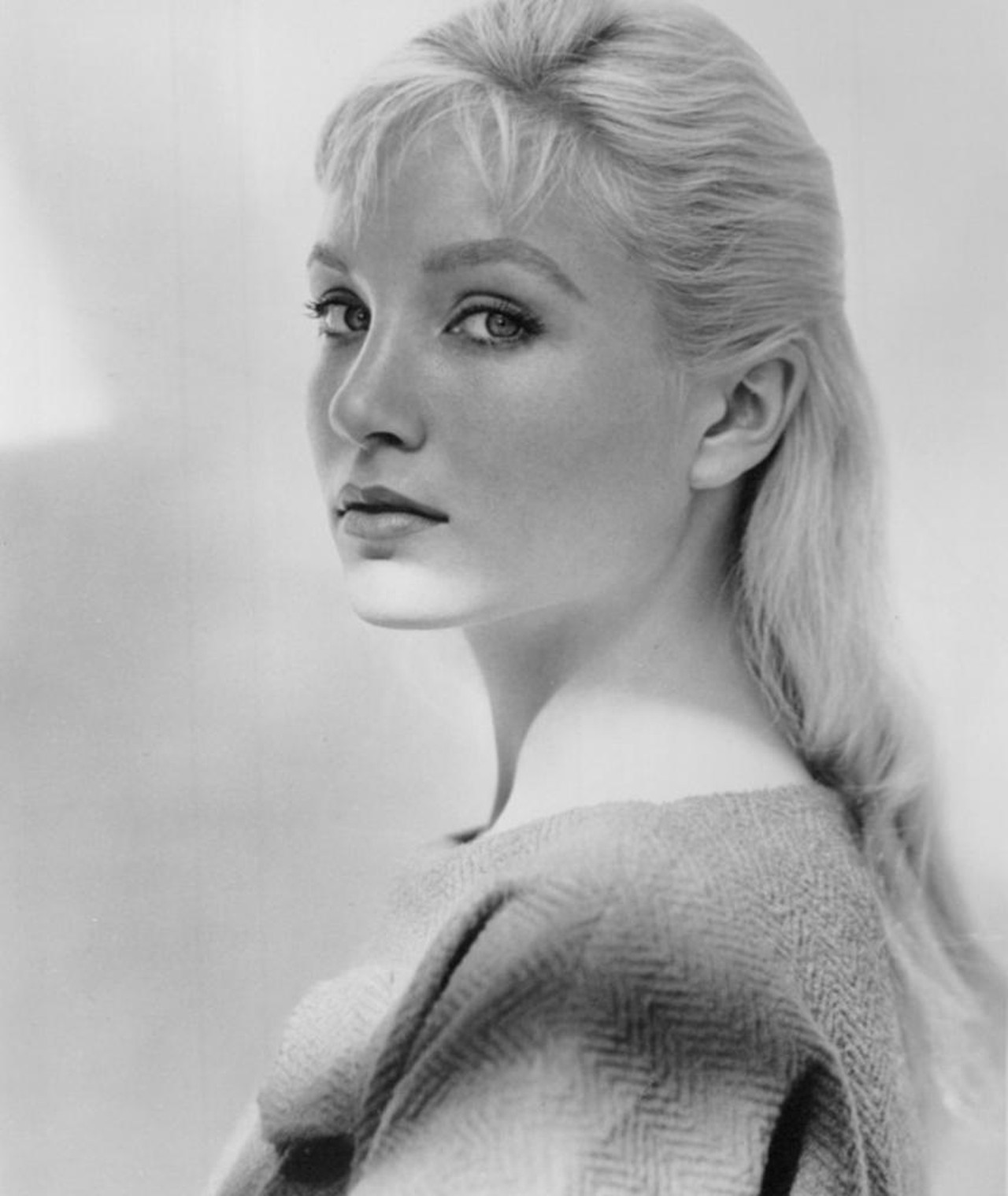 david avellan recommends Susan Oliver Nude
