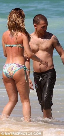 anna nghiem like mena suvari bikini photo angela ullado recommends mena suvari bikini pic