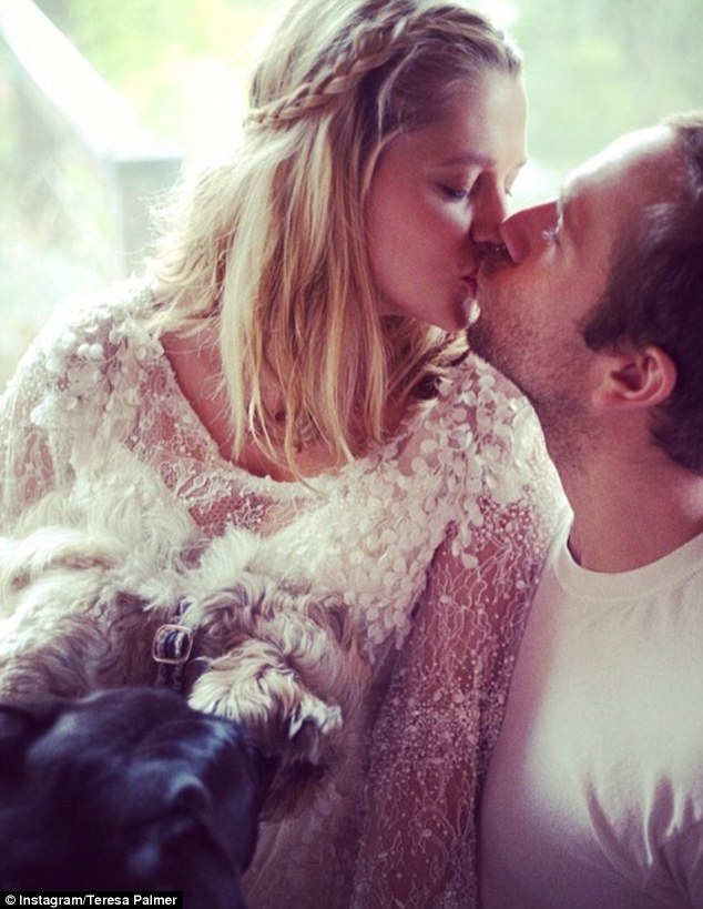 david bennie recommends teresa palmer butt chris mcguinn add teresa palmer butt photo