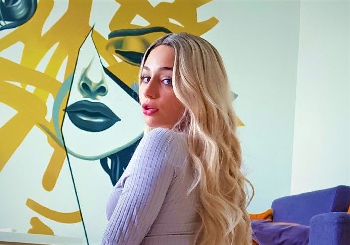 clive rautenbach recommends alice red lips pic