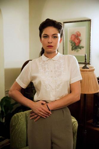 Best of angelica winters daniel ray ellis share alexa davalos hot photos