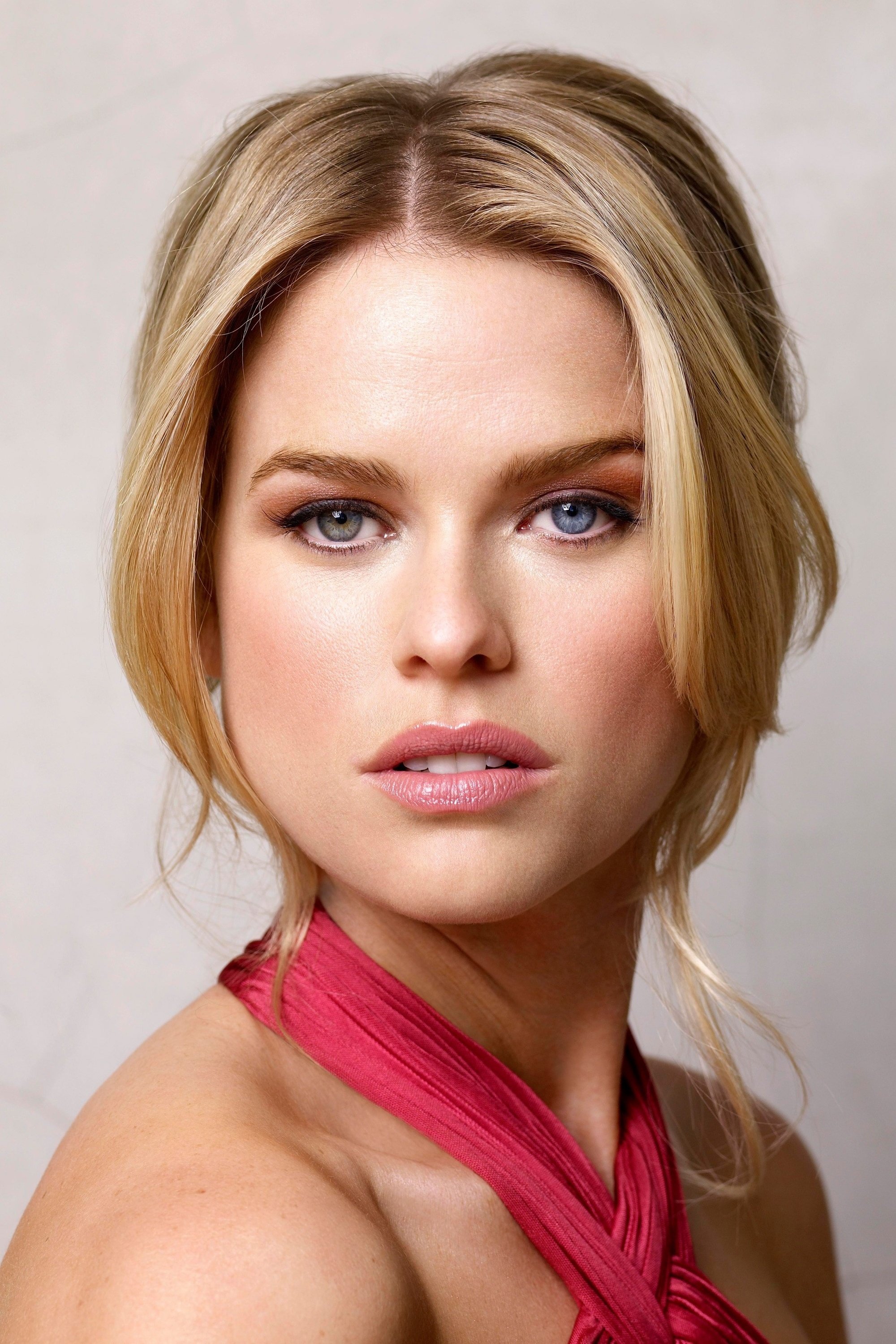 alice eve hottest - milf loud foot domina