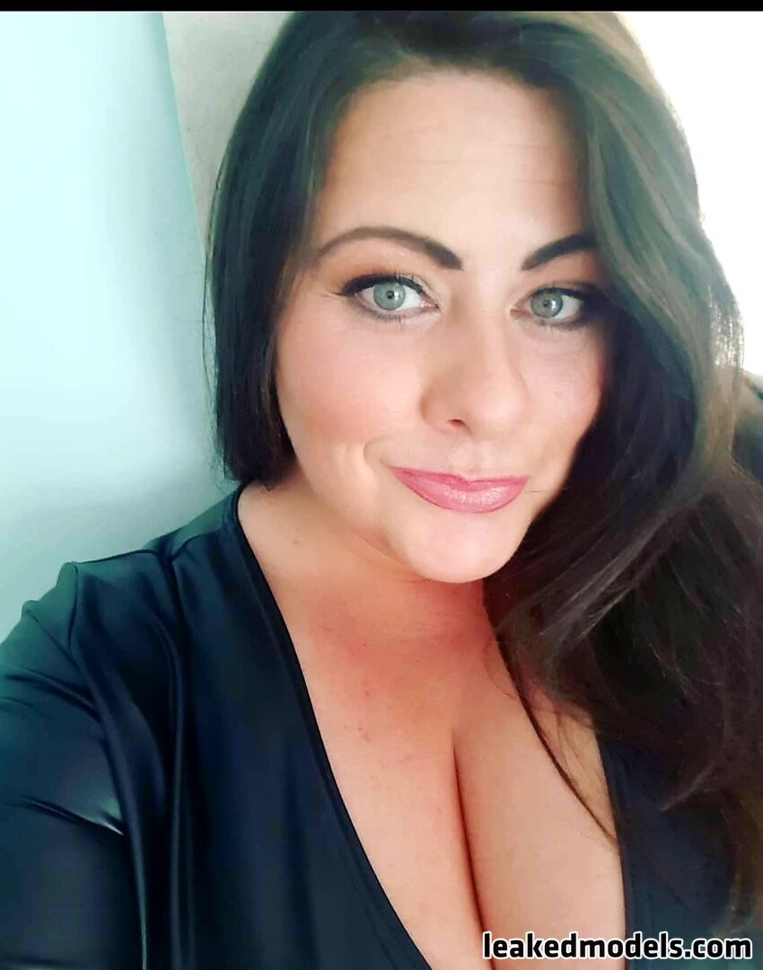 Best of pornographic pose carrie salter share anniesgarage leaked photos