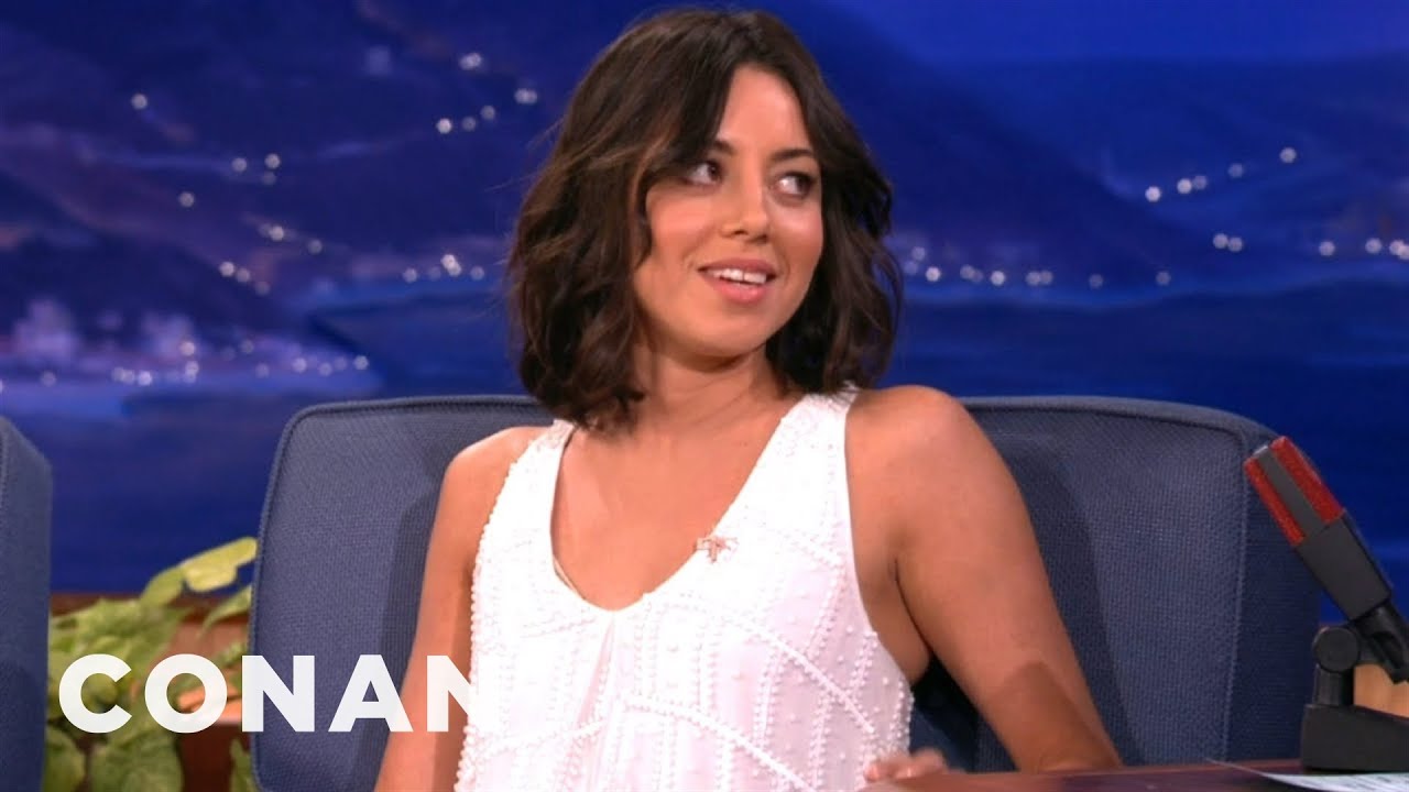 aubrey plaza masturbates - latex maid voyer toilet
