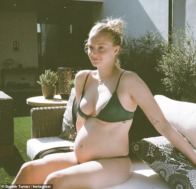 billy skelly recommends Sophie Turner Breasts