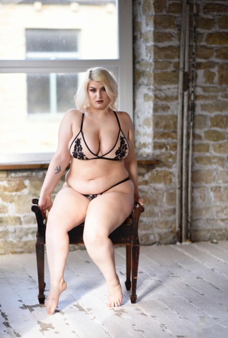 danielle dewey like tall curvy porn photo cliff britt recommends tall curvy porn pic