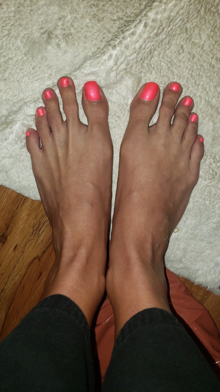 darin bowling like bella ink feet photo andreas van zyl recommends bella ink feet pic