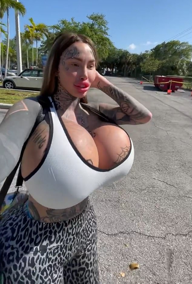 Kendra james footjob transando muito Big Fake Boobs Tube scoreland xxx