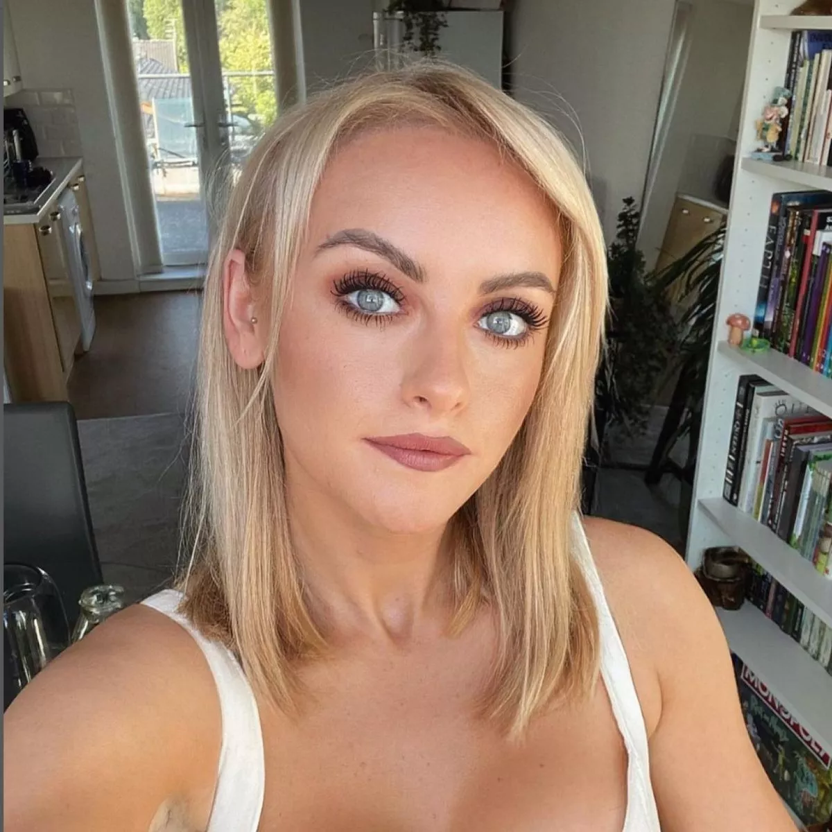 amar kar like big titties stories photo aveja garrison recommends big titties stories pic