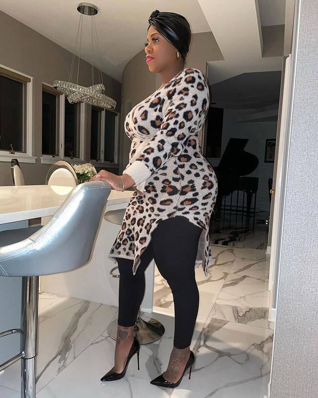 black preggo porn - boss footjob kinky aphrodite