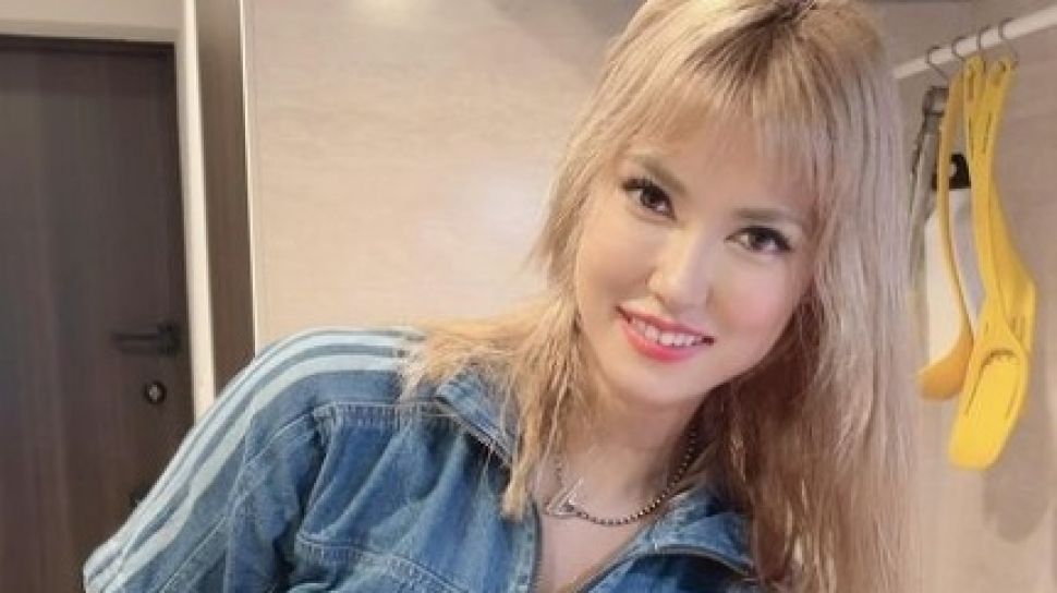 bruce lewis like maria ozawa bokeh photo abam nizamy recommends analmature porn pic