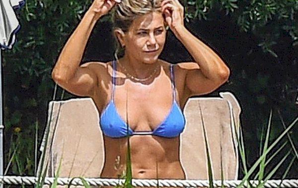 Jennifer Anniston Pokies in baden adeeb abdulla recommends Jennifer Anniston Pokies