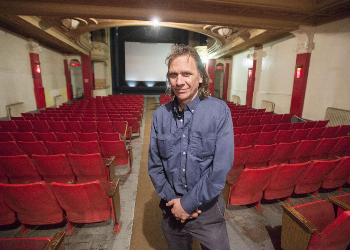 david steer recommends Adult Theaters In La
