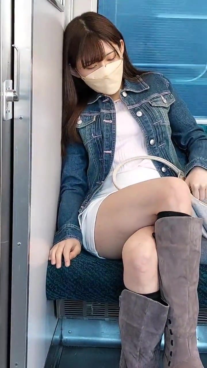 anthony baynes recommends Up Skirt On A Train