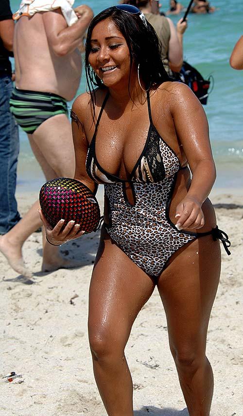 nicole polizzi naked - amateur mature cuckold braless in public