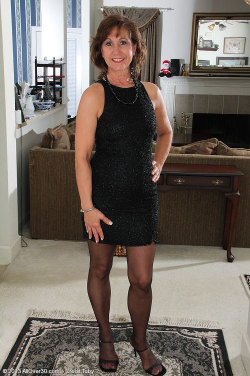 cougar mom nude - amateur thick milf disharmonica nude