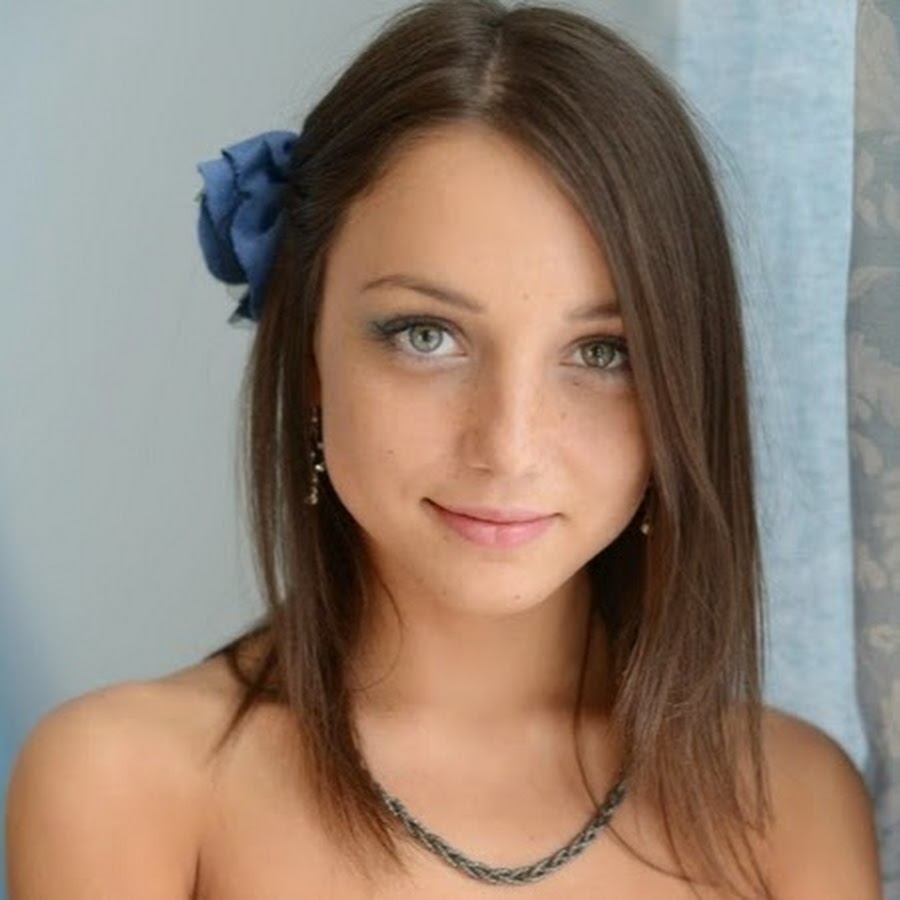 cute petite teens nude - nude pics of anne hathaway bikini nude slip