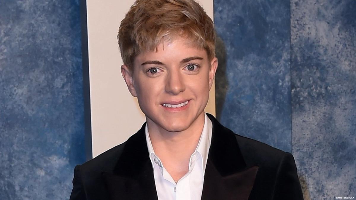 beth cackowski recommends Mae Martin Nude