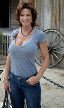 deauxma boobs - short skirt pantyless pornstar janet jacme