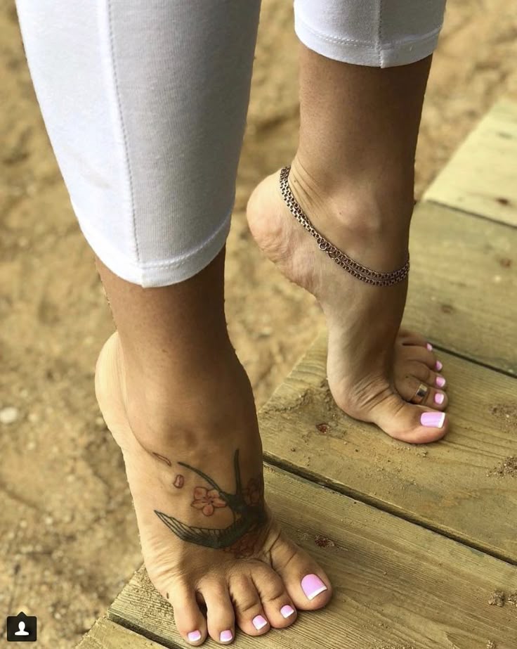cfnm foot worship - pregnant swingers hellyvalentine nude
