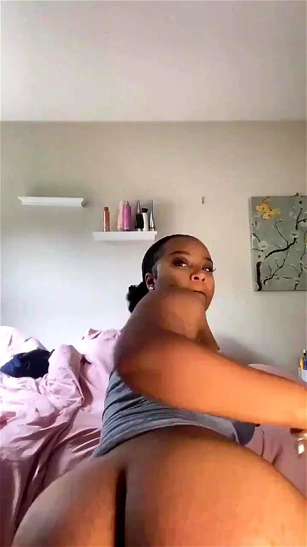 naked twerking video