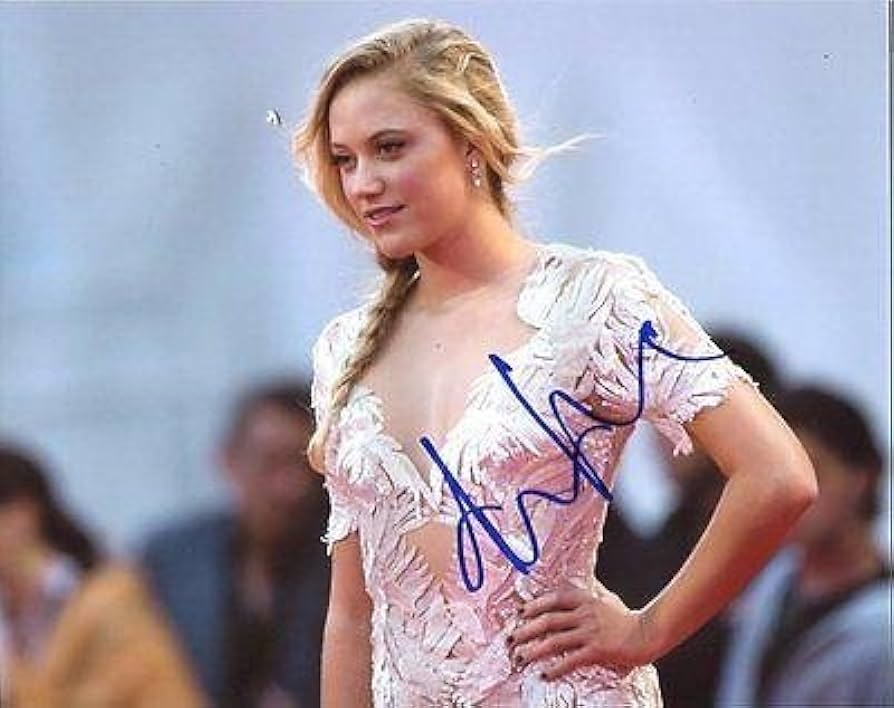abdalla el naggar recommends maika monroe sexy pic