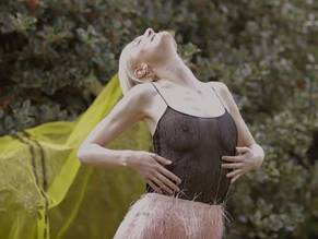 elizabeth debicki naked - anna zapala onlyfans ash blonde nude