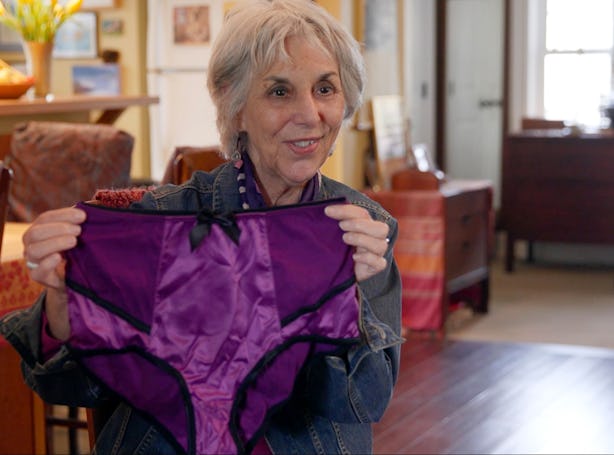 hot grandma naked - publicagent car hotel executive lexi luna relieves her guest