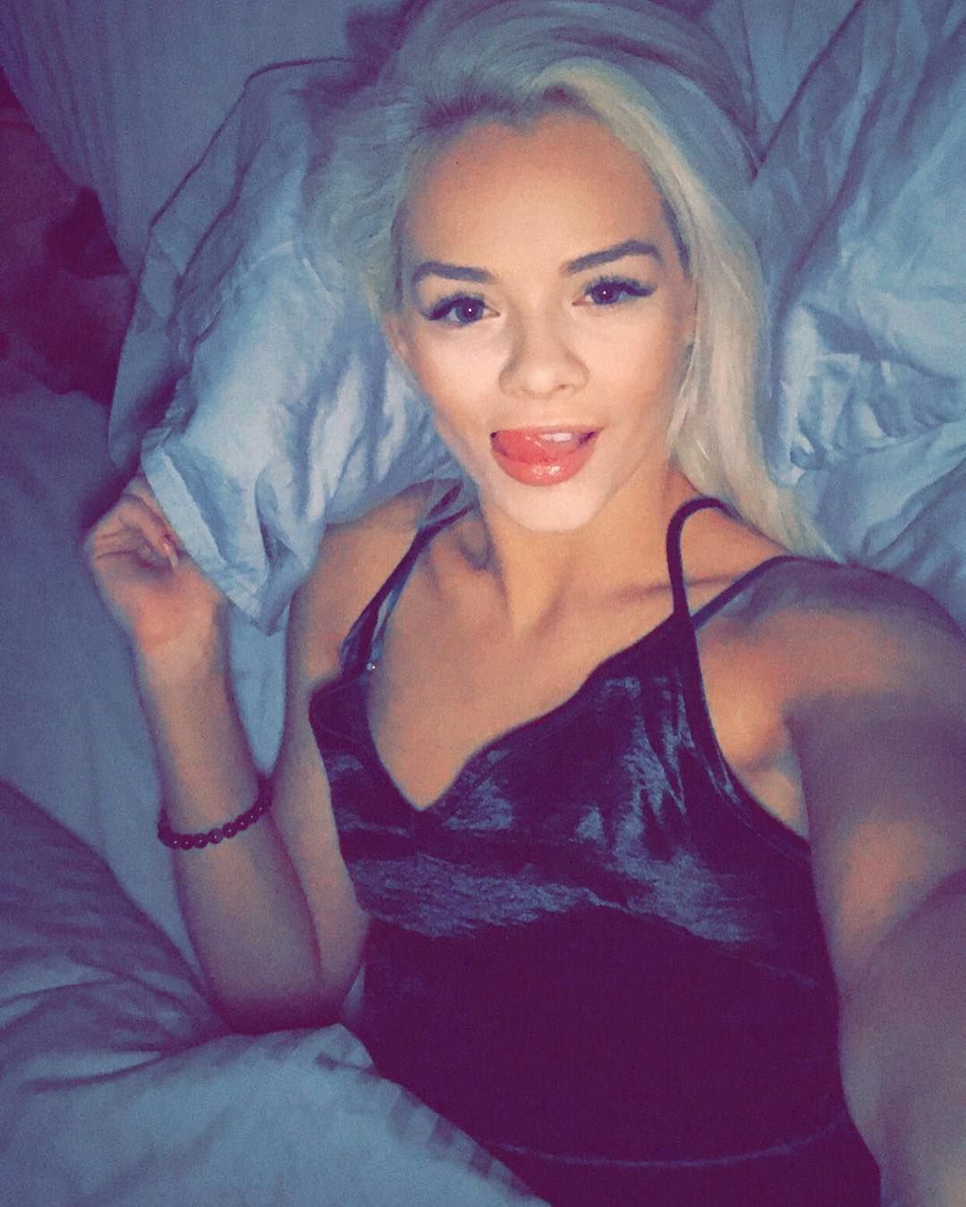 alden manning recommends Elsa Jean Bed