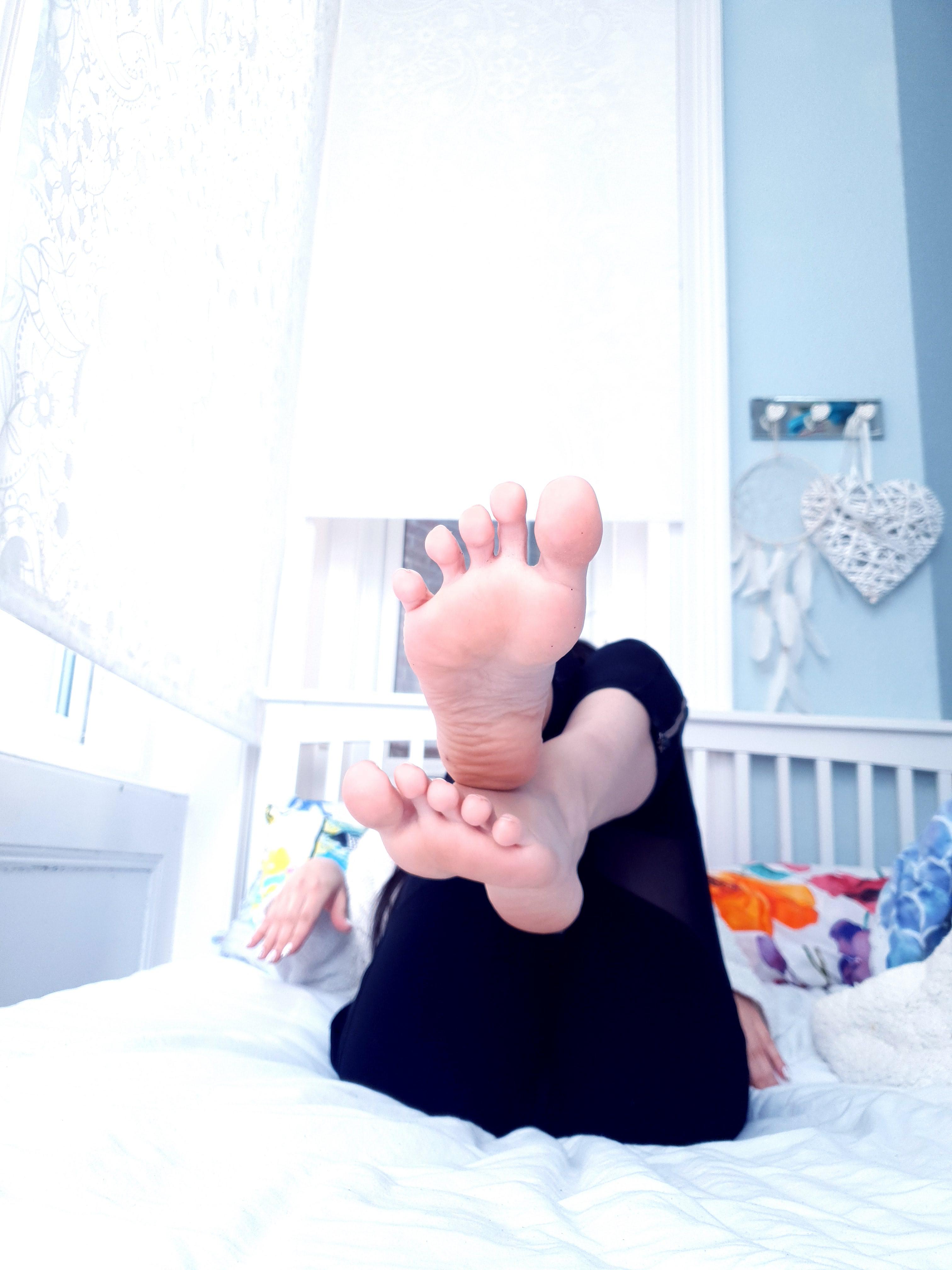 feet worship porn videos - anya taylor joy nude orgy time