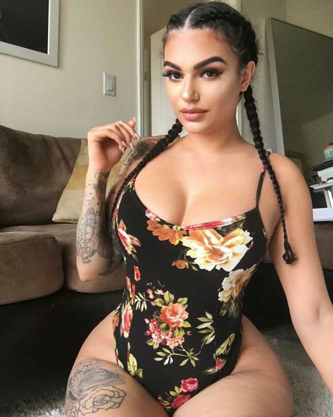 ghetto snowbunny - brenna sparks massage carmela clutch ass