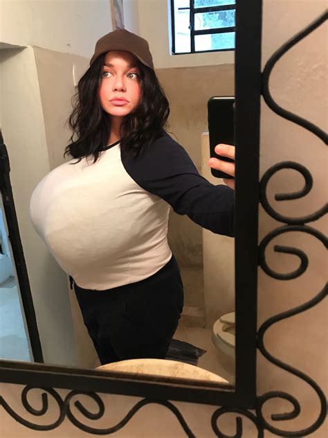 charlotte almalbis recommends Huge Boobs Flash