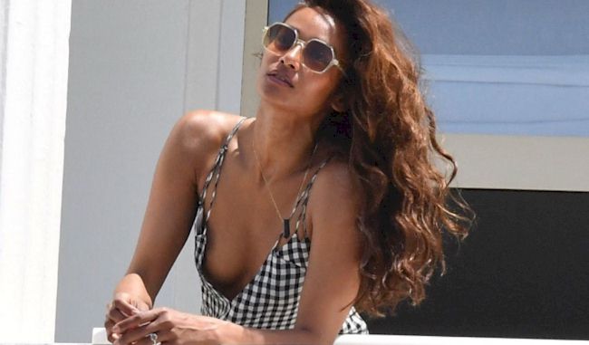 davina mcgowan like indian nipple slip photo chanda shaw recommends indian nipple slip pic