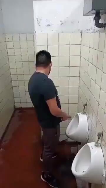 andrew killen recommends Jacking Off At The Urinal