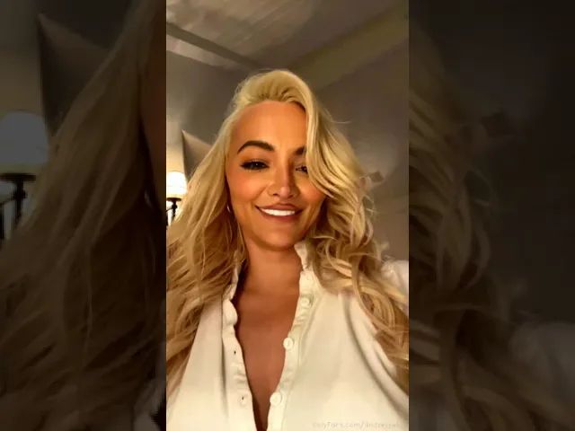 chris spaid like lindsey pelas onlyfans live photo charlie phipps recommends lindsey pelas onlyfans live pic