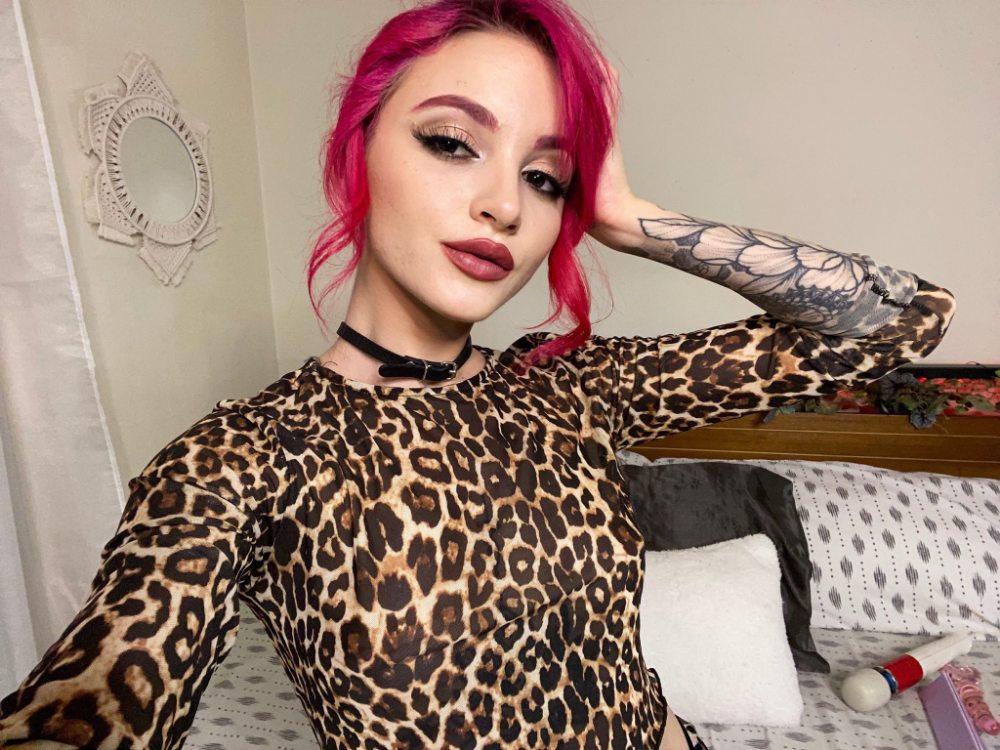 lola fae anal - lady lyne cuming in her hand