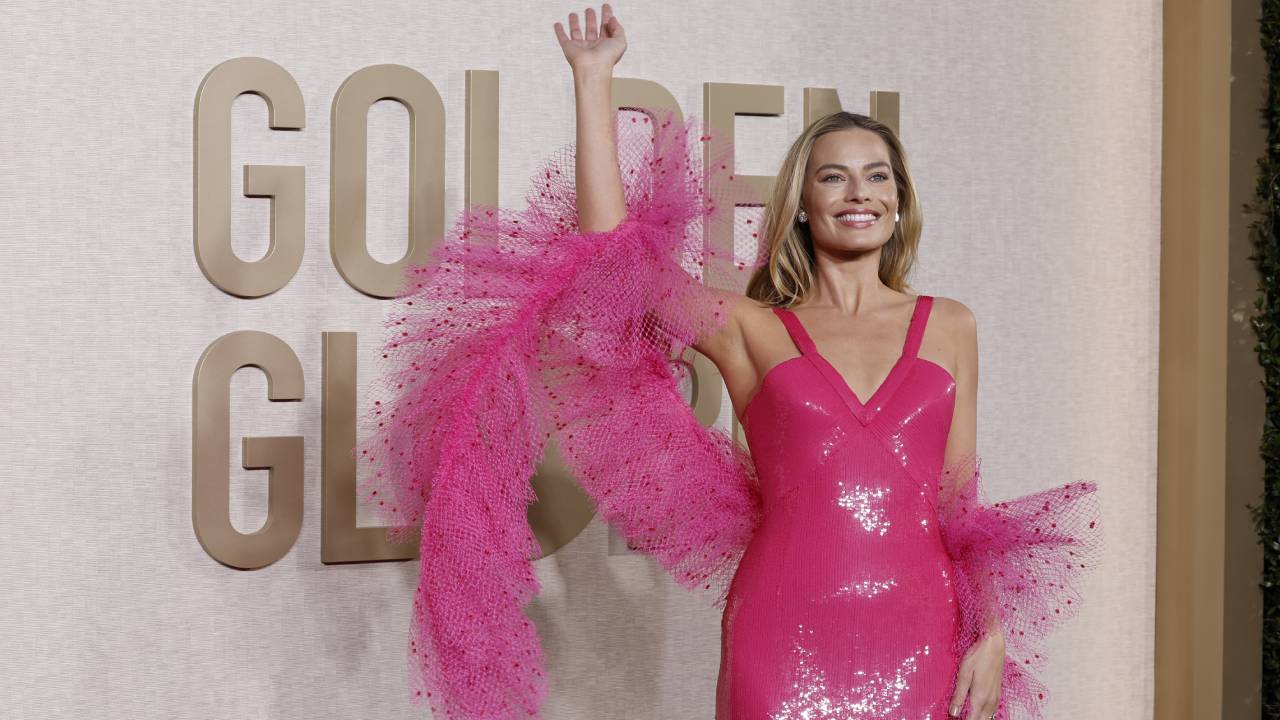 david munaretto recommends margot robbie nak pic