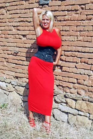 brandon hugo recommends massive tits small waist pic