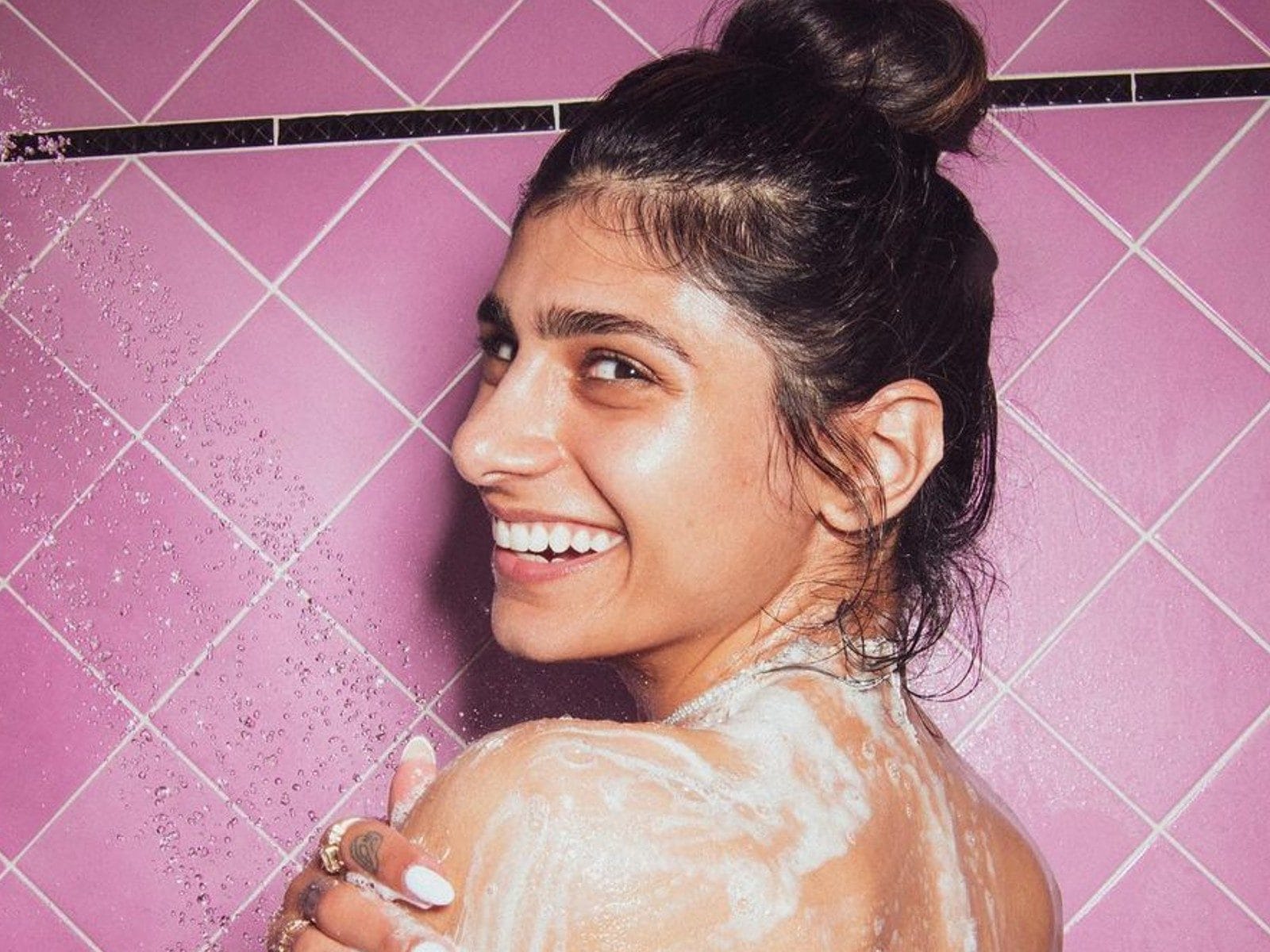 autumn cooper recommends mia khalifa bathtub full video pic