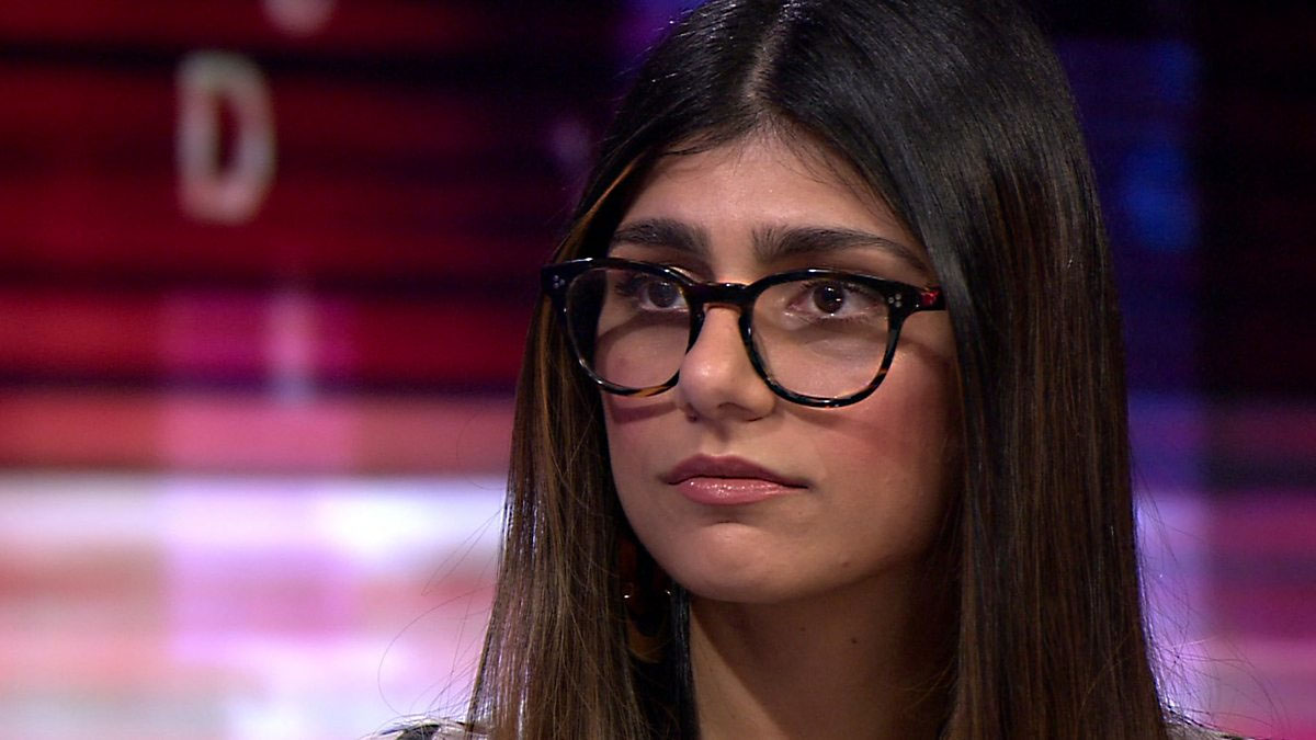 mia khalifa onlyfan - nipple flashing playing with my boobies