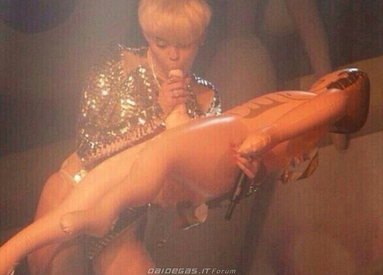 Miley Cyrus Blowjov in sheffield antwian jones recommends Miley Cyrus Blowjov