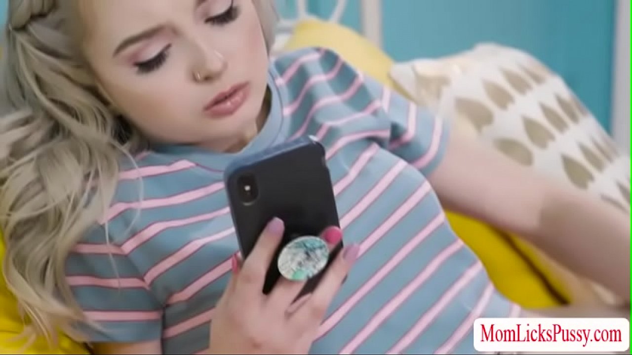 mom makes daughter cum booty banged mom makes daughter cum