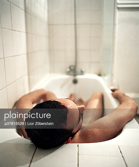 dhruv srivastav recommends Naked Men Bath