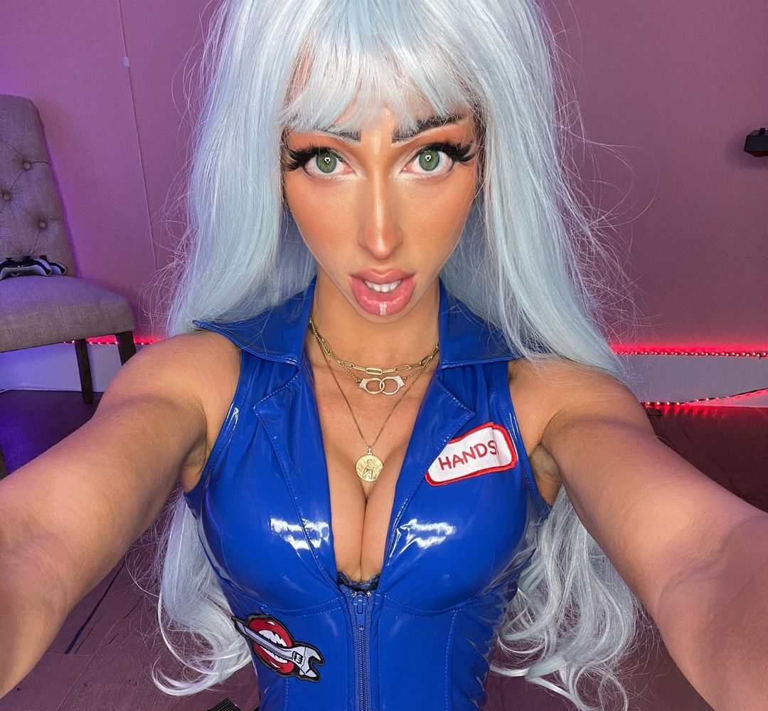 Top pics of cynthia parkhill's XXX archive chantal saumur add photo