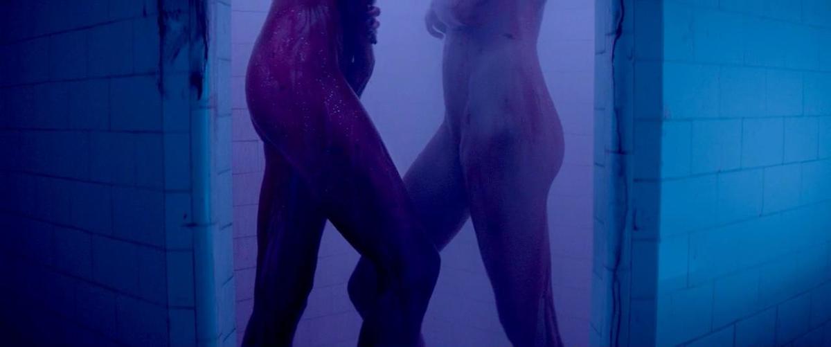 neon demon nude - avery jane emma rose jap porn clips