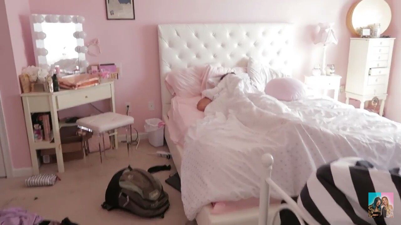 nina elle bj - amai leu mom gives a handjob