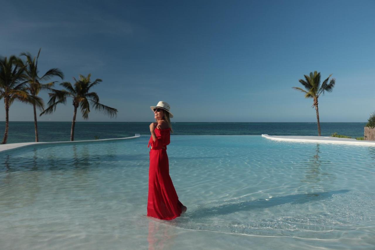 cat bell like nue г la plage photo amanda rookes recommends nue г la plage pic