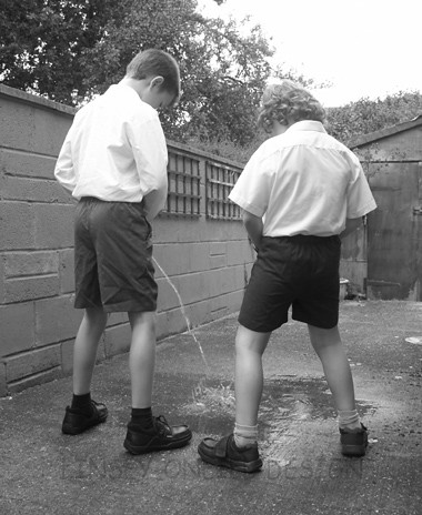 alessandro cancemi like people peeing pictures photo dennis jurgens recommends people peeing pictures pic