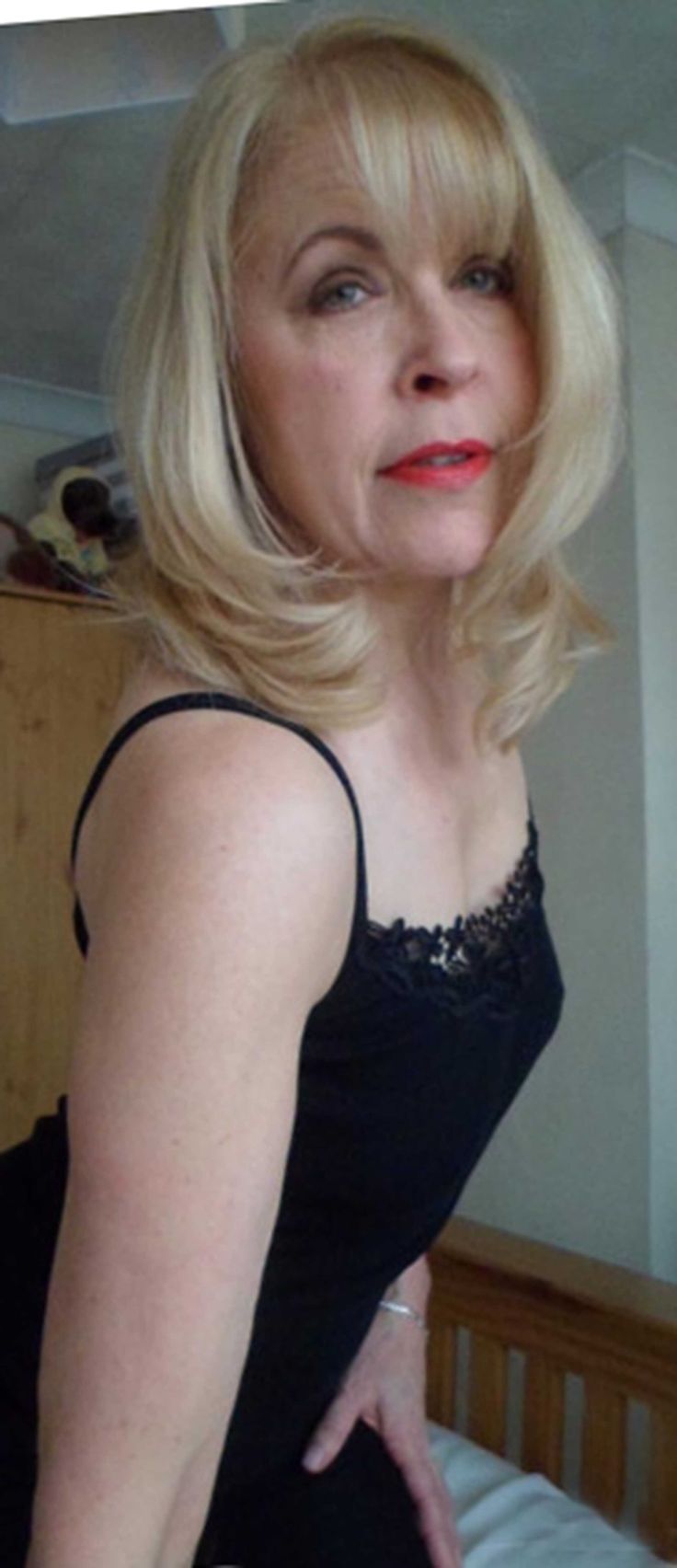 petite blonde gilf - naked pictures of sasha alexander hidden camera peeing